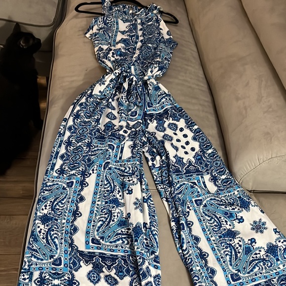 Ann Taylor jumpsuit, waist tie and front and back button details - Picture 4 of 4
